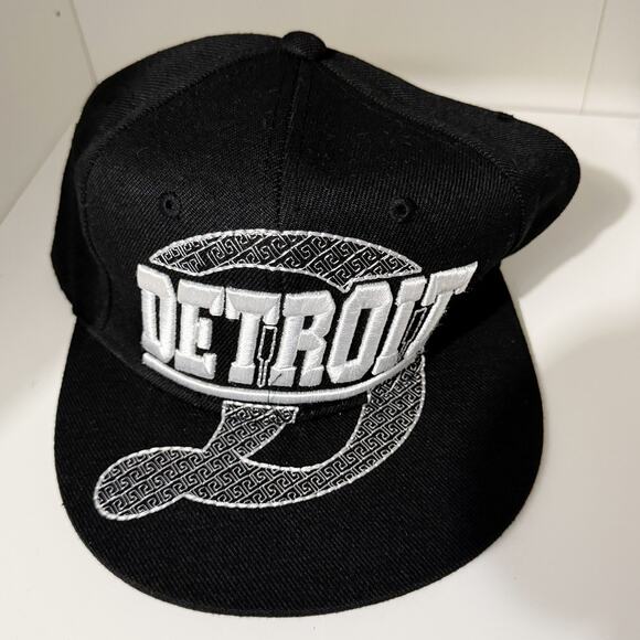 Detroit Embroidered Snapback Hat Black & White Adjustable Baseball Cap - Picture 1 of 4